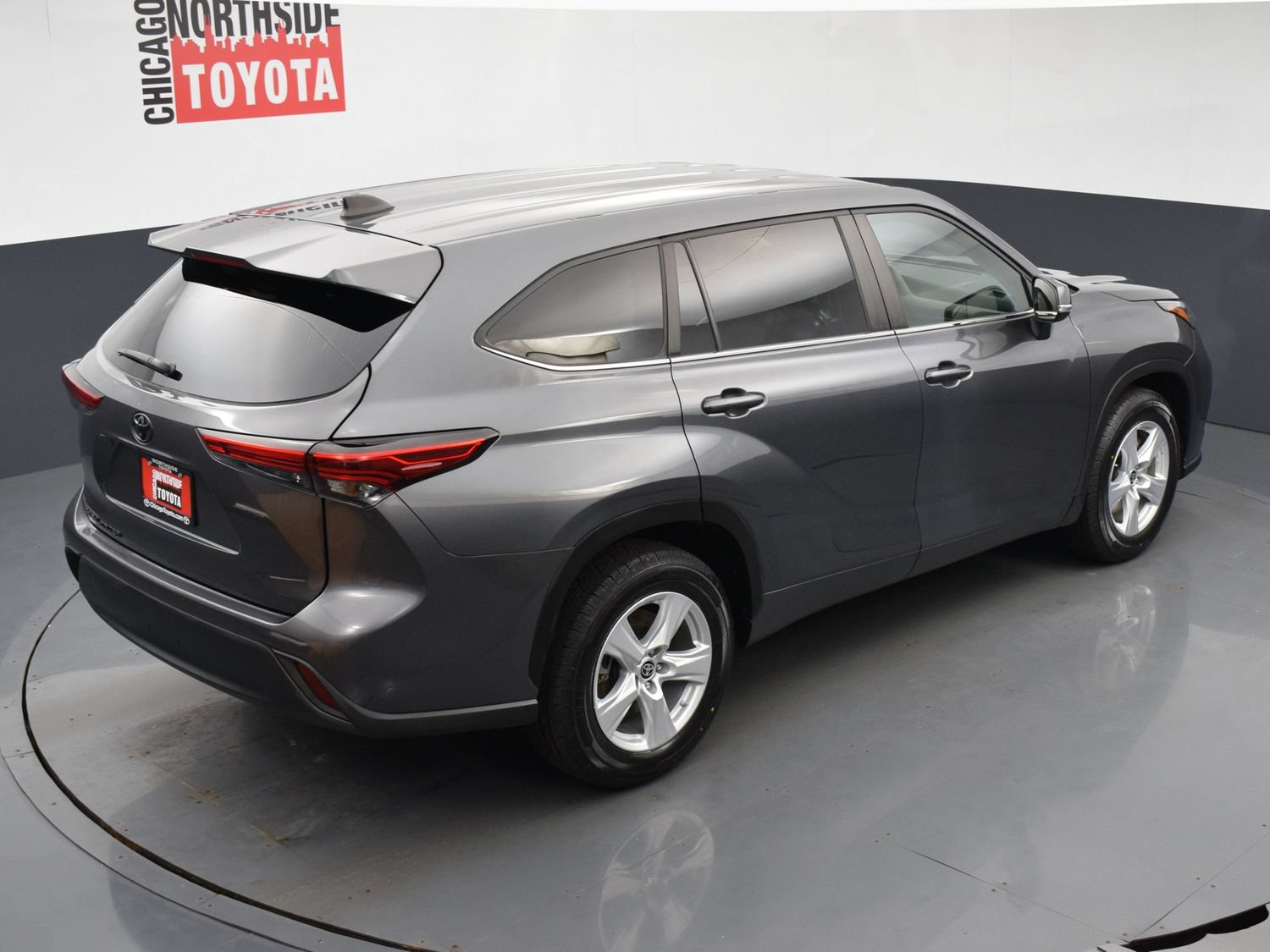 Used 2023 Toyota Highlander L FWD image 21