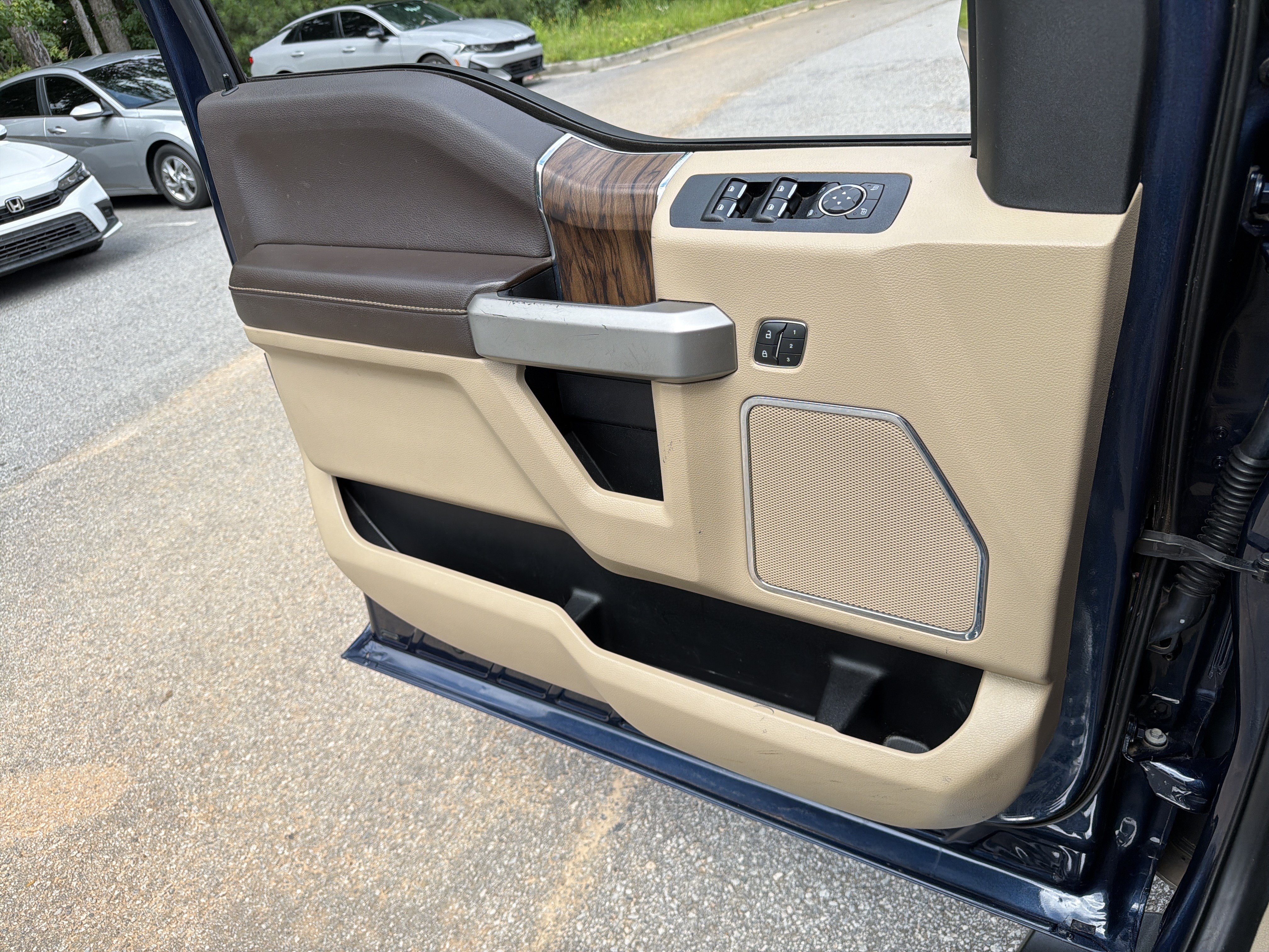 Used 2019 Ford F150 Lariat AWD/4WD image 18