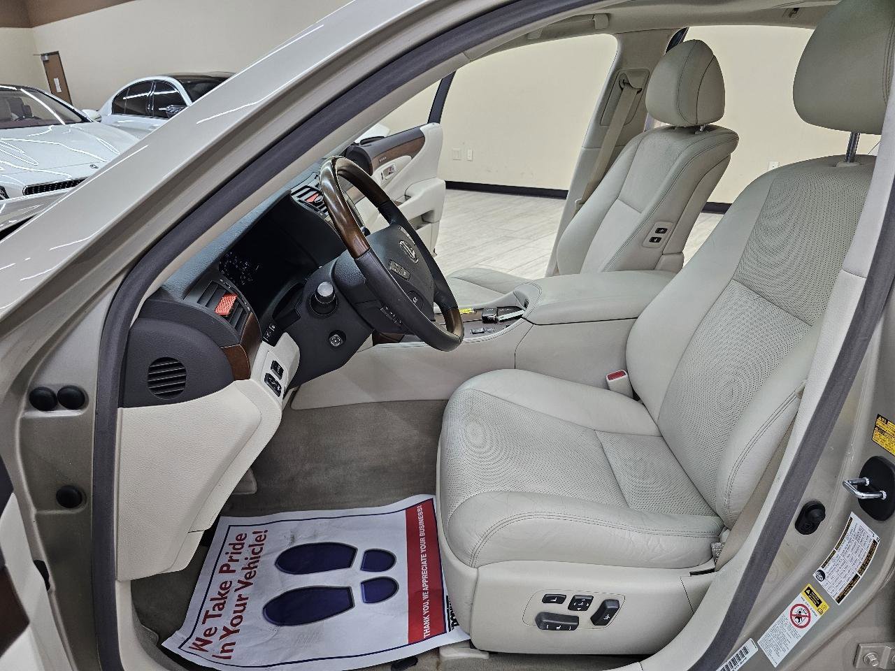 Used 2010 Lexus LS 460 Luxury image 18