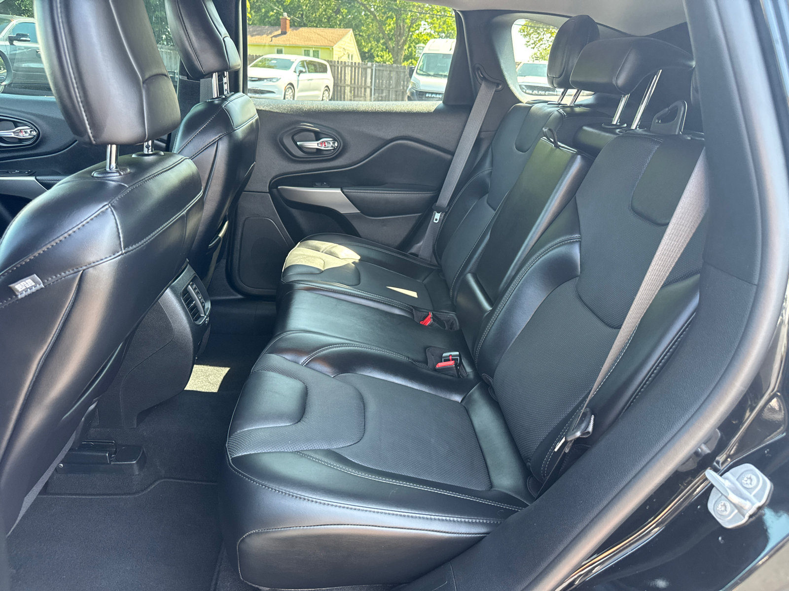 Used 2021 Jeep Cherokee Latitude Lux w/ Comfort/Convenience Group FWD image 6