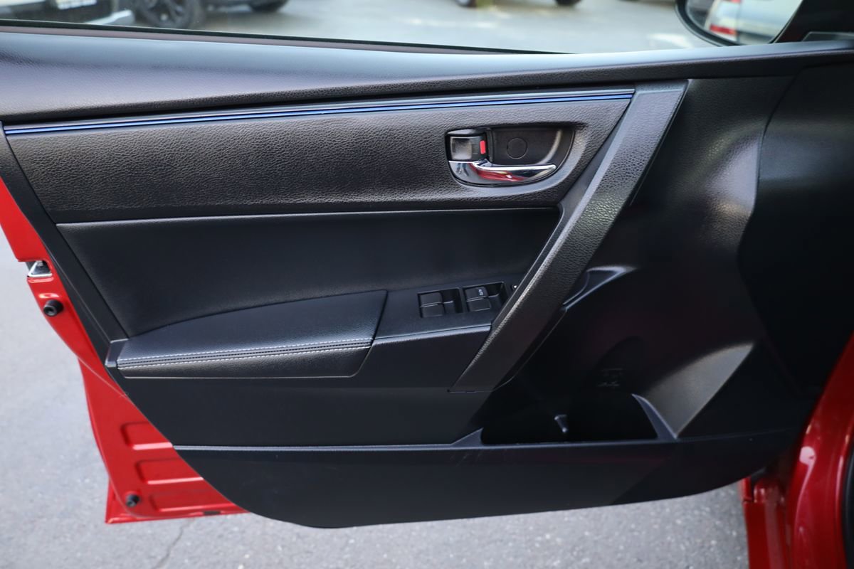 Used 2017 Toyota Corolla SE FWD image 9