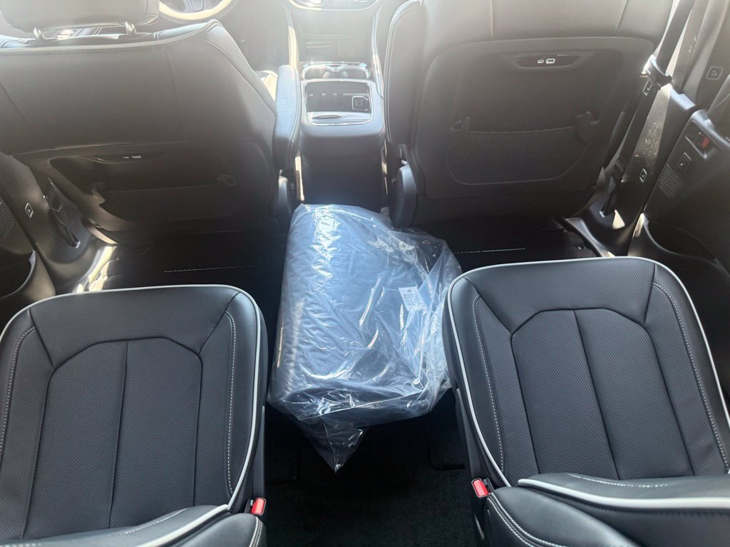 New 2027 Chrysler Pacifica Limited w/ Family Tech Group FWD image 40