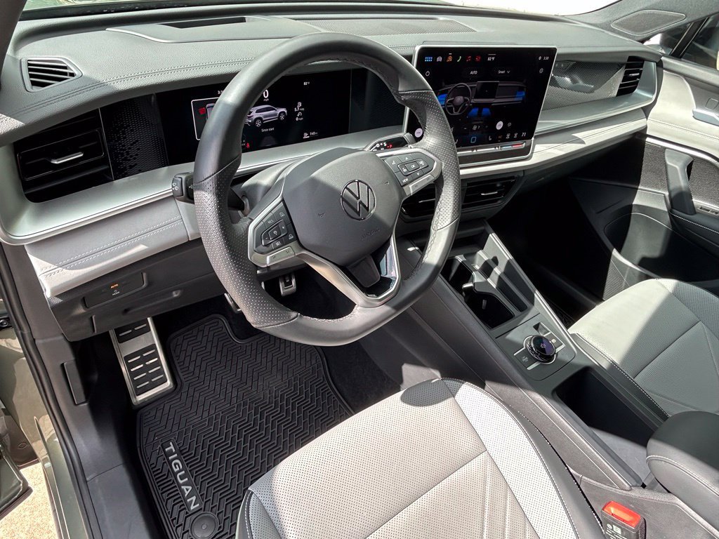 Used 2026 Volkswagen Tiguan SE R-Line FWD image 17