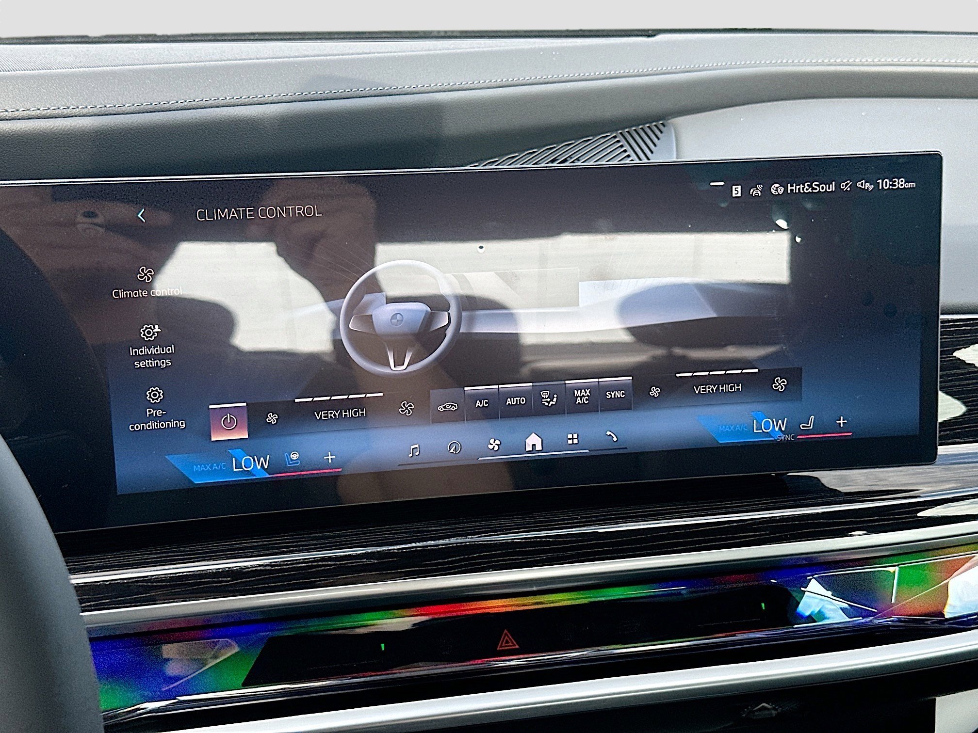 Used 2025 BMW 760i xDrive w/ Executive Package image 16