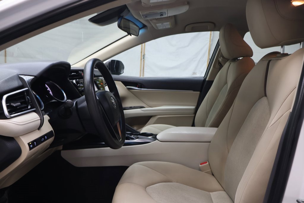 Used 2018 Toyota Camry LE image 16