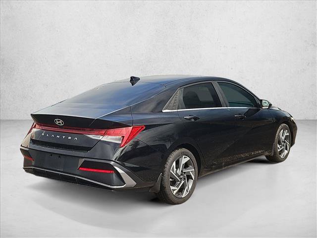 Used 2024 Hyundai Elantra SEL w/ Convenience Package FWD image 5