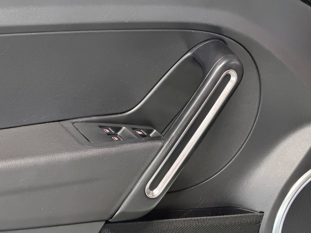 Used 2019 Volkswagen Beetle 2.0T SE FWD image 11