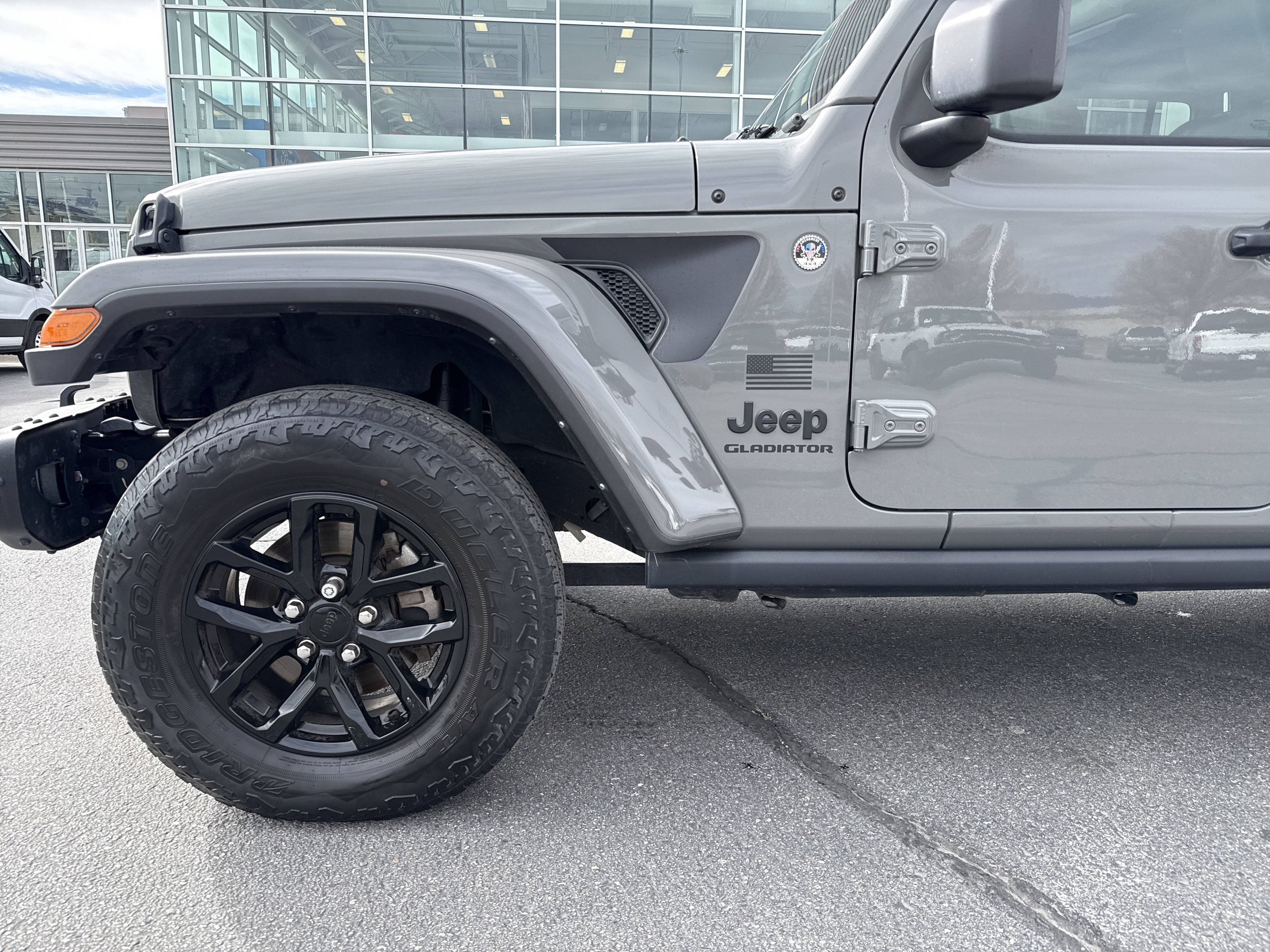 Used 2023 Jeep Gladiator Sport image 9