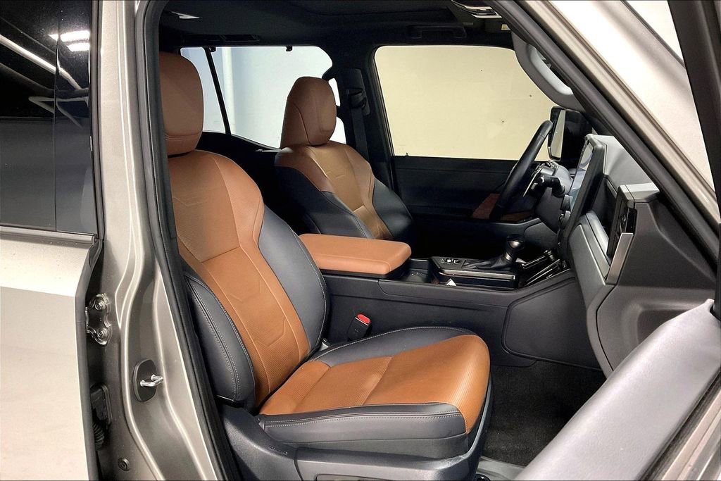 Used 2024 Lexus GX 550 w/ Accessory Package (Z1) image 10