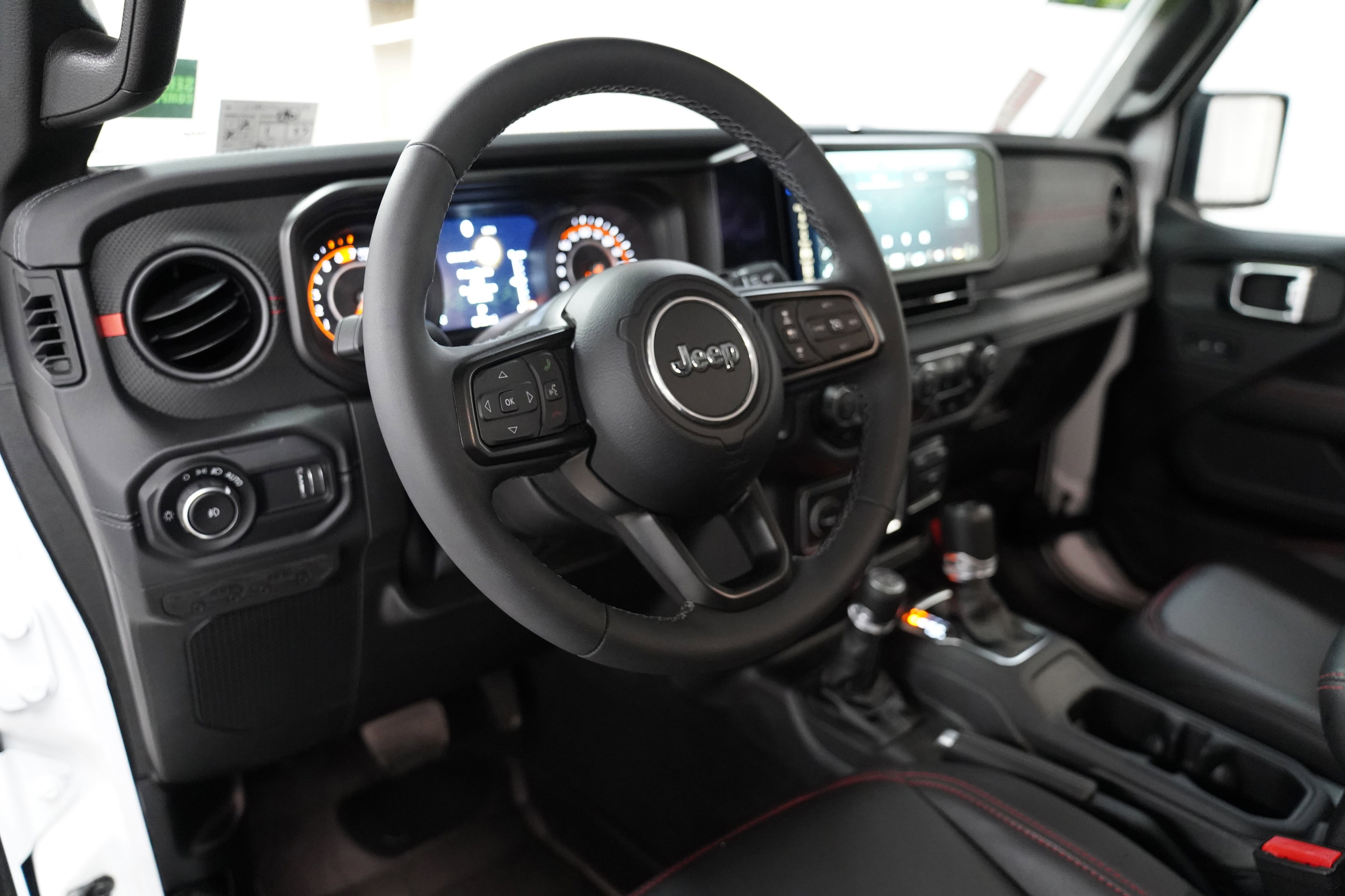 Used 2025 Jeep Wrangler Rubicon image 12