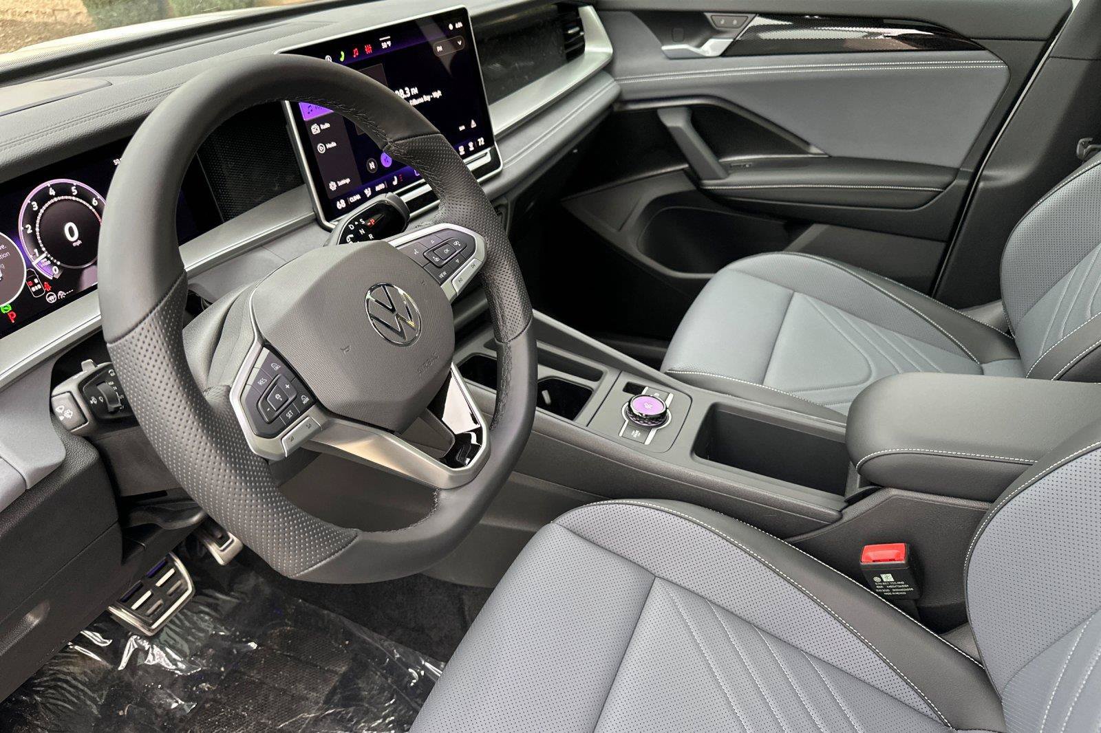New 2026 Volkswagen Tiguan SE R-Line FWD image 9