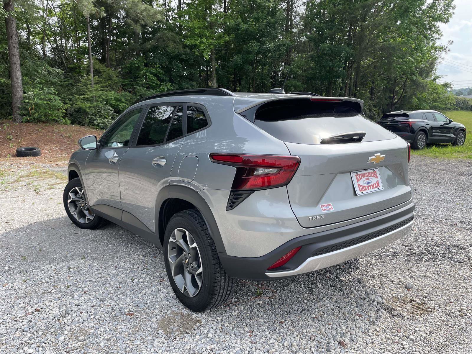 Used 2024 Chevrolet Trax LT FWD image 24