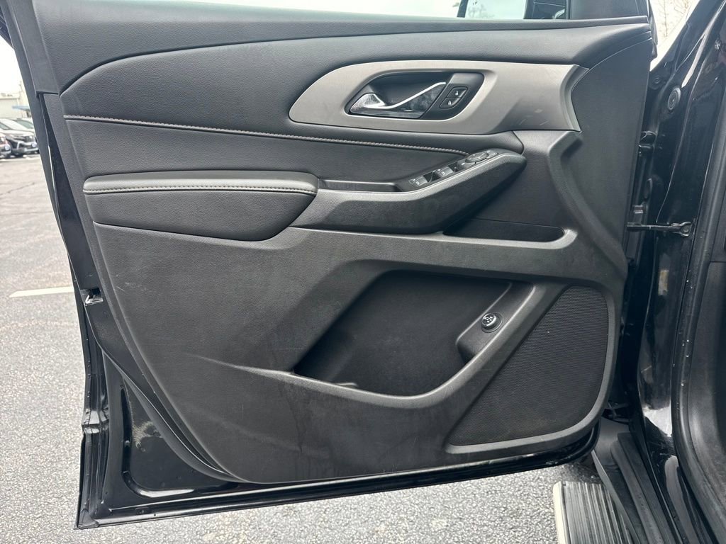 Used 2020 Chevrolet Traverse LT image 13