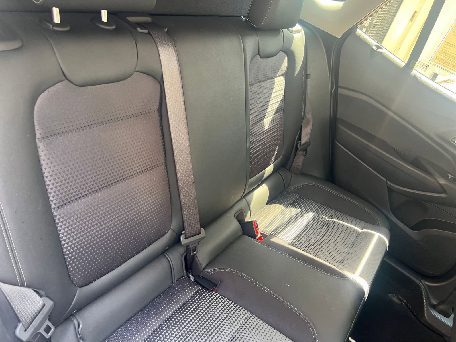 Used 2025 Chevrolet Trax LT w/ LT Convenience Package FWD image 34