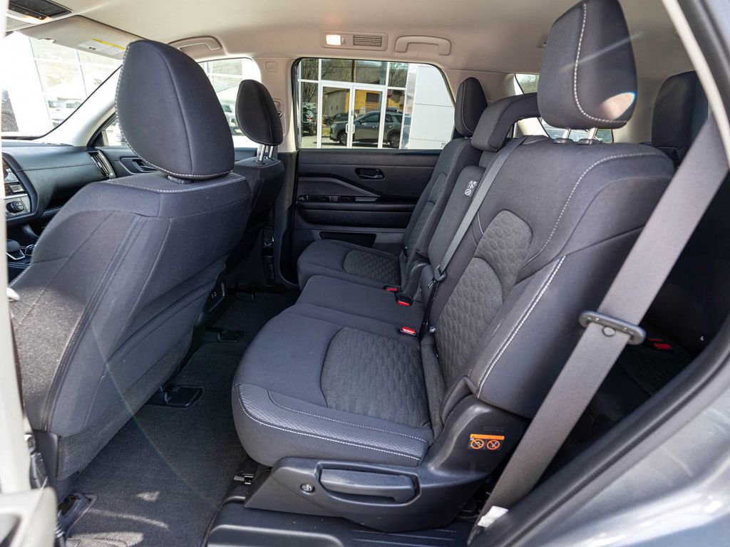 Used 2023 Nissan Pathfinder SV AWD/4WD image 28