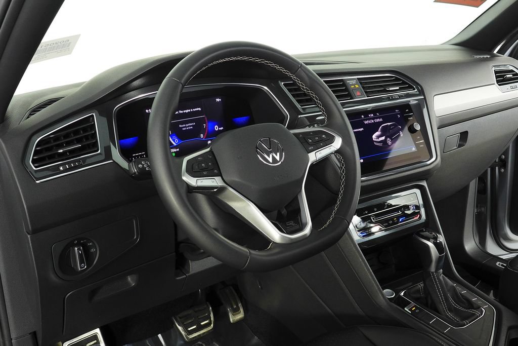 Certified 2023 Volkswagen Tiguan SE R-Line FWD image 31