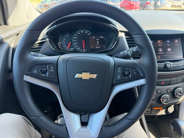 Used 2022 Chevrolet Trax LT w/ LT Convenience Package AWD/4WD image 16