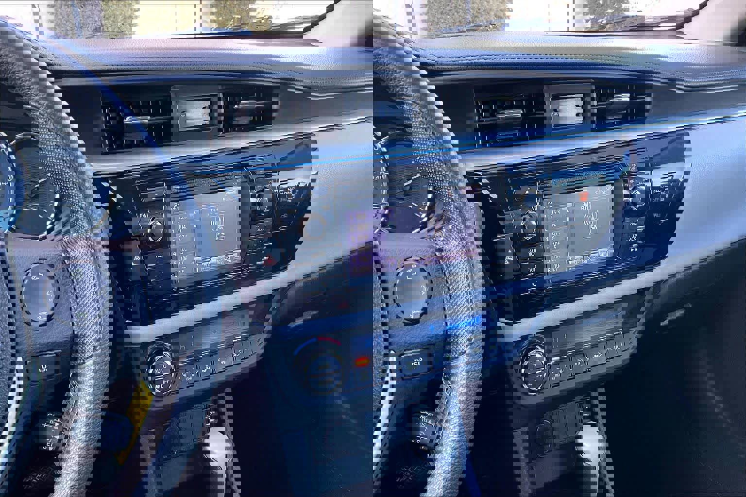 Used 2016 Toyota Corolla LE image 7