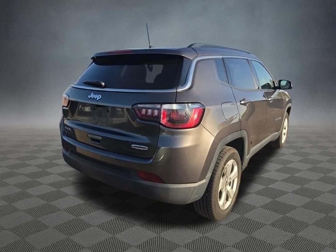 Used 2018 Jeep Compass Latitude w/ Cold Weather Group AWD/4WD image 6