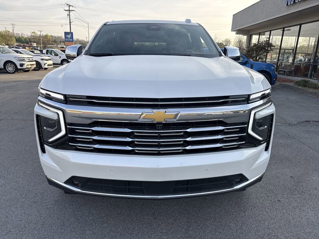 Used 2025 Chevrolet Suburban Premier AWD/4WD image 2
