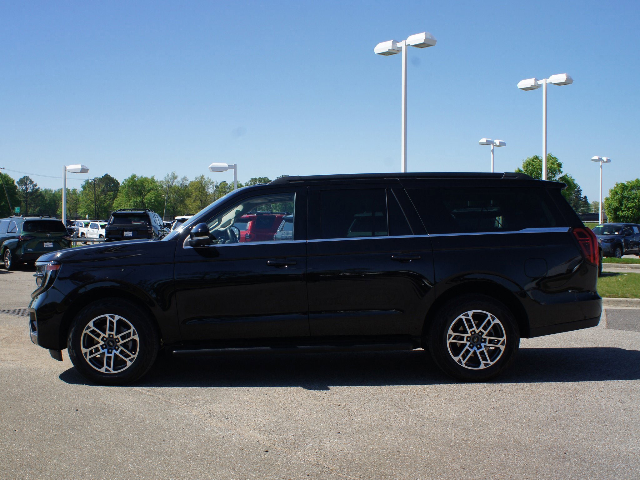 Used 2025 Ford Expedition Max Active AWD/4WD image 14