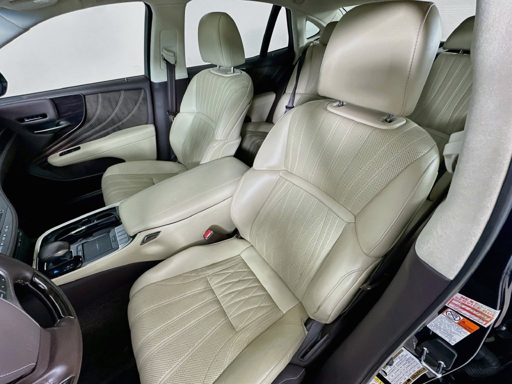 Used 2018 Lexus LS 500 AWD w/ Interior Upgrade Package image 26