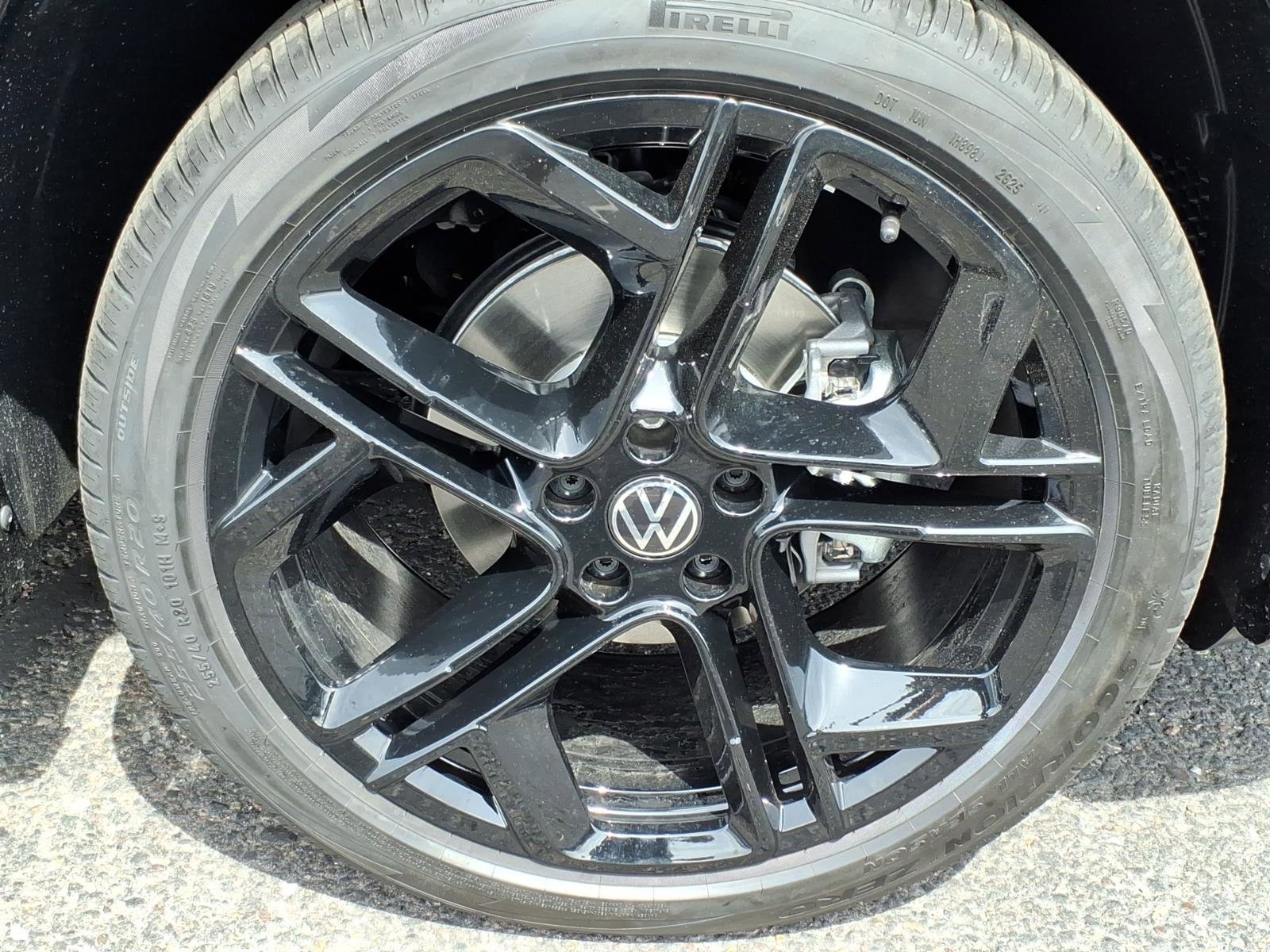 New 2026 Volkswagen Tiguan SE R-Line image 7