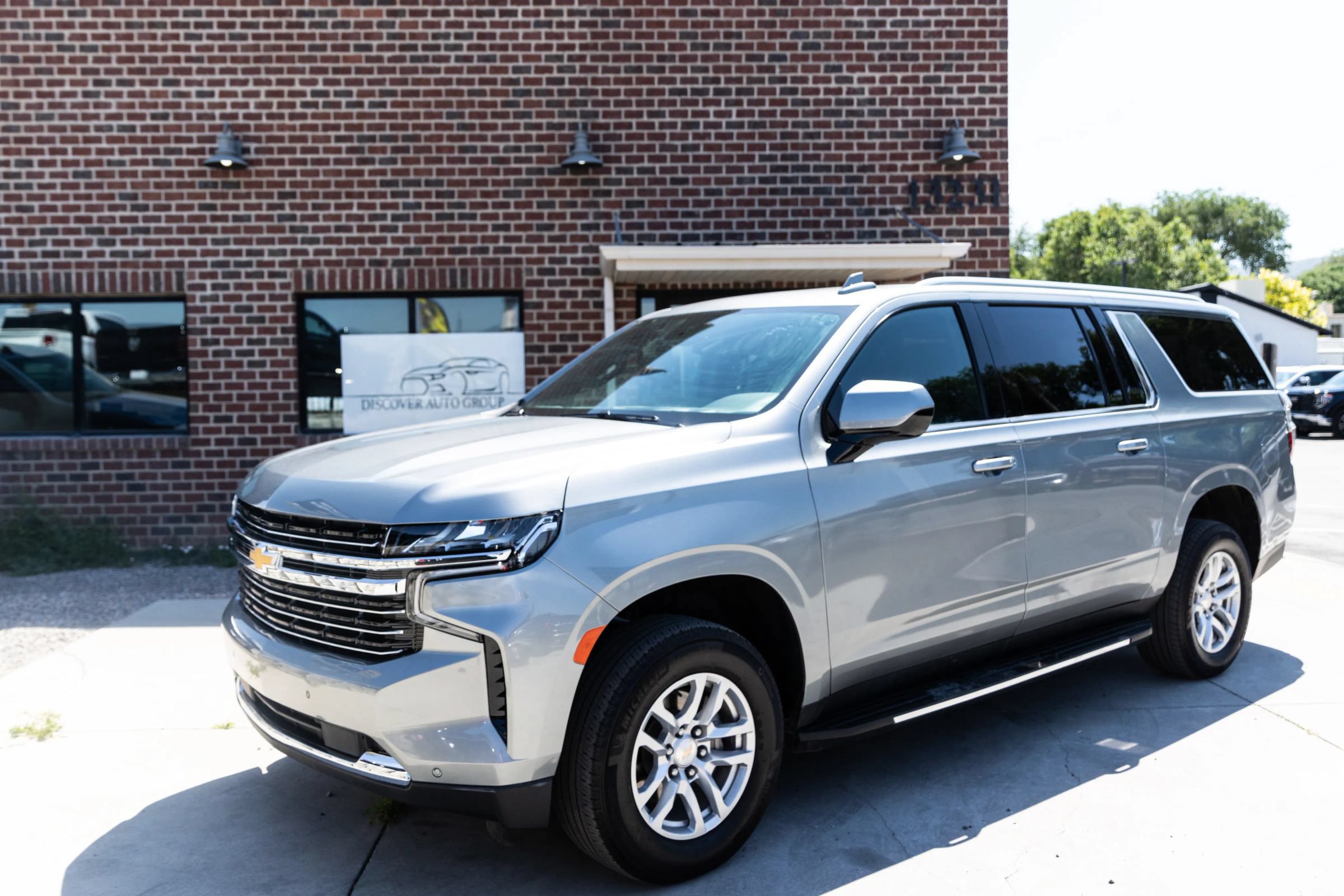 Used 2024 Chevrolet Suburban LS w/ Driver Alert Package AWD/4WD image 1