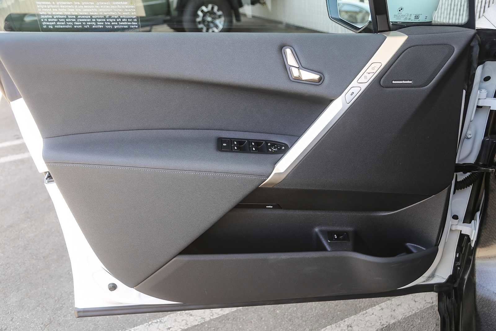 Used 2025 BMW iX xDrive50 image 18