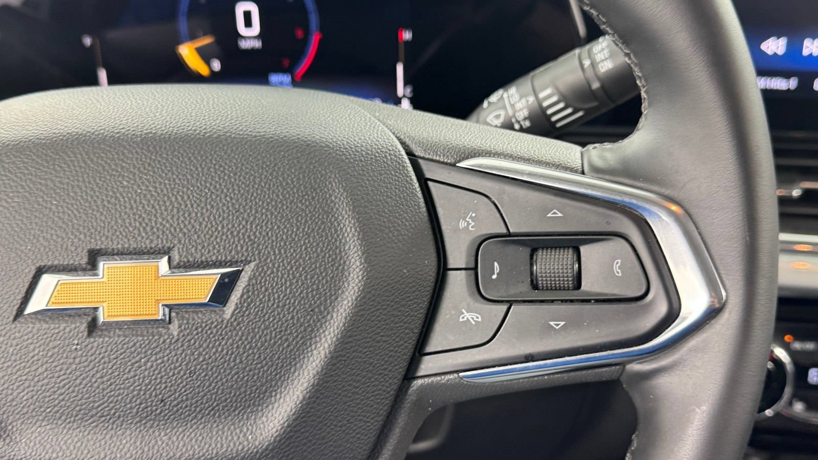 Used 2025 Chevrolet Trax LT w/ LT Convenience Package FWD image 22