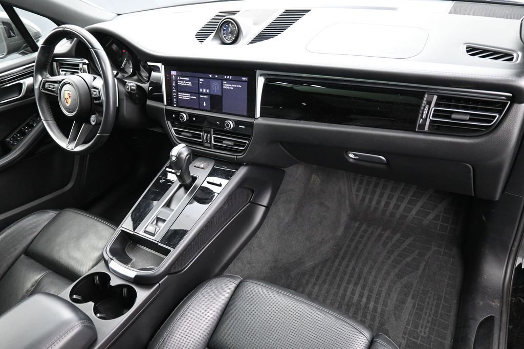 Certified 2023 Porsche Macan Turbo AWD/4WD image 29