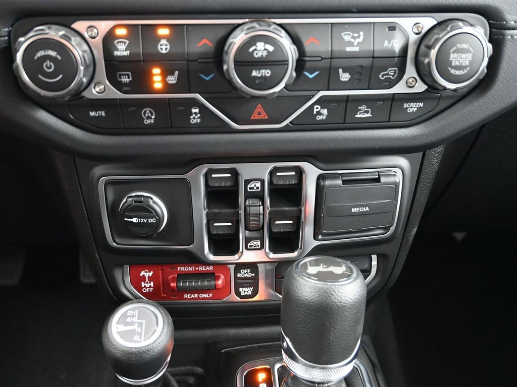 New 2025 Jeep Wrangler Rubicon w/ Technology Group image 24