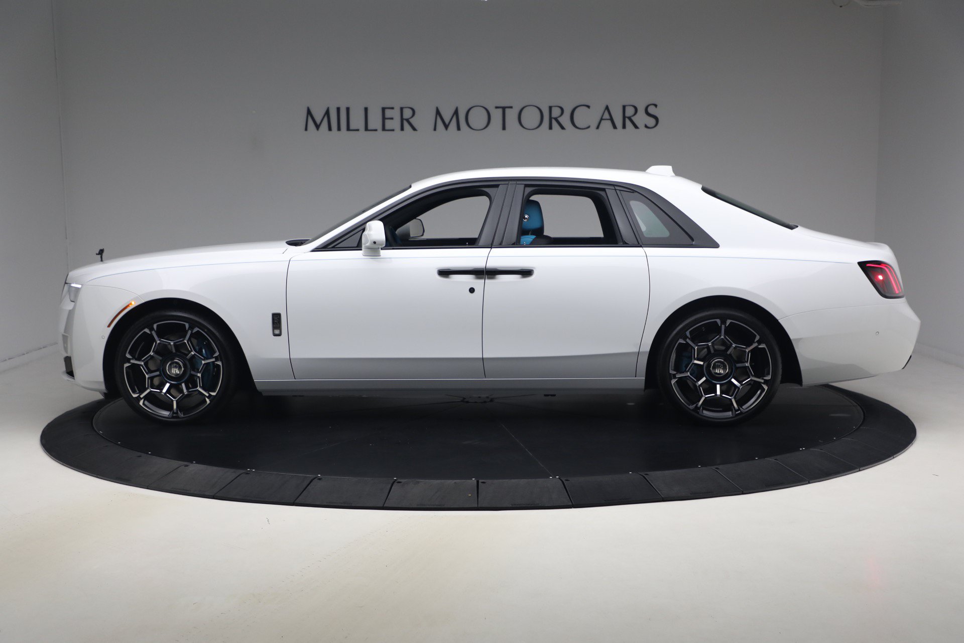 New 2027 Rolls-Royce Ghost Black Badge AWD/4WD image 3