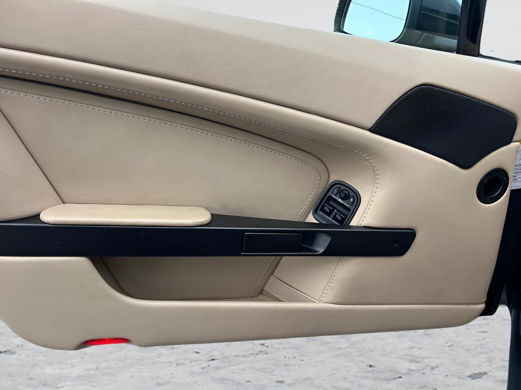 Used 2009 Aston Martin V8 Vantage Roadster RWD image 35