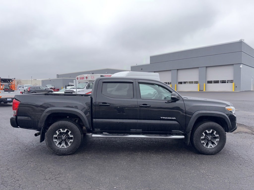 Used 2017 Toyota Tacoma TRD Sport image 8