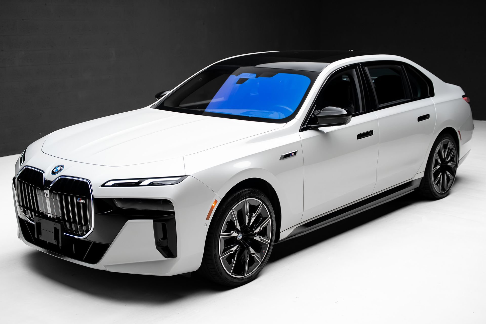 Used 2024 BMW i7 M70 AWD/4WD image 5