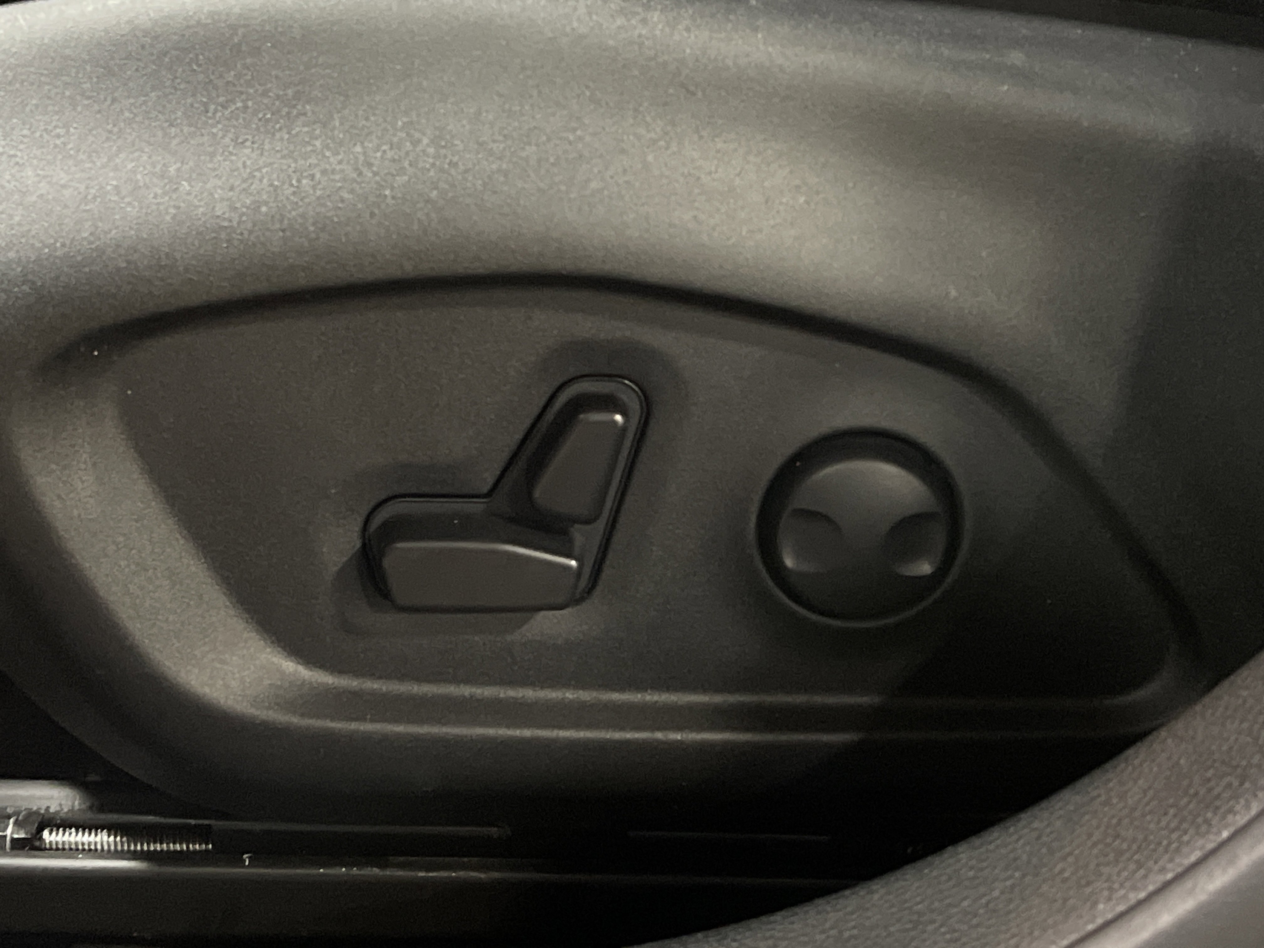 Used 2025 Jeep Compass Limited w/ Elite Group image 10