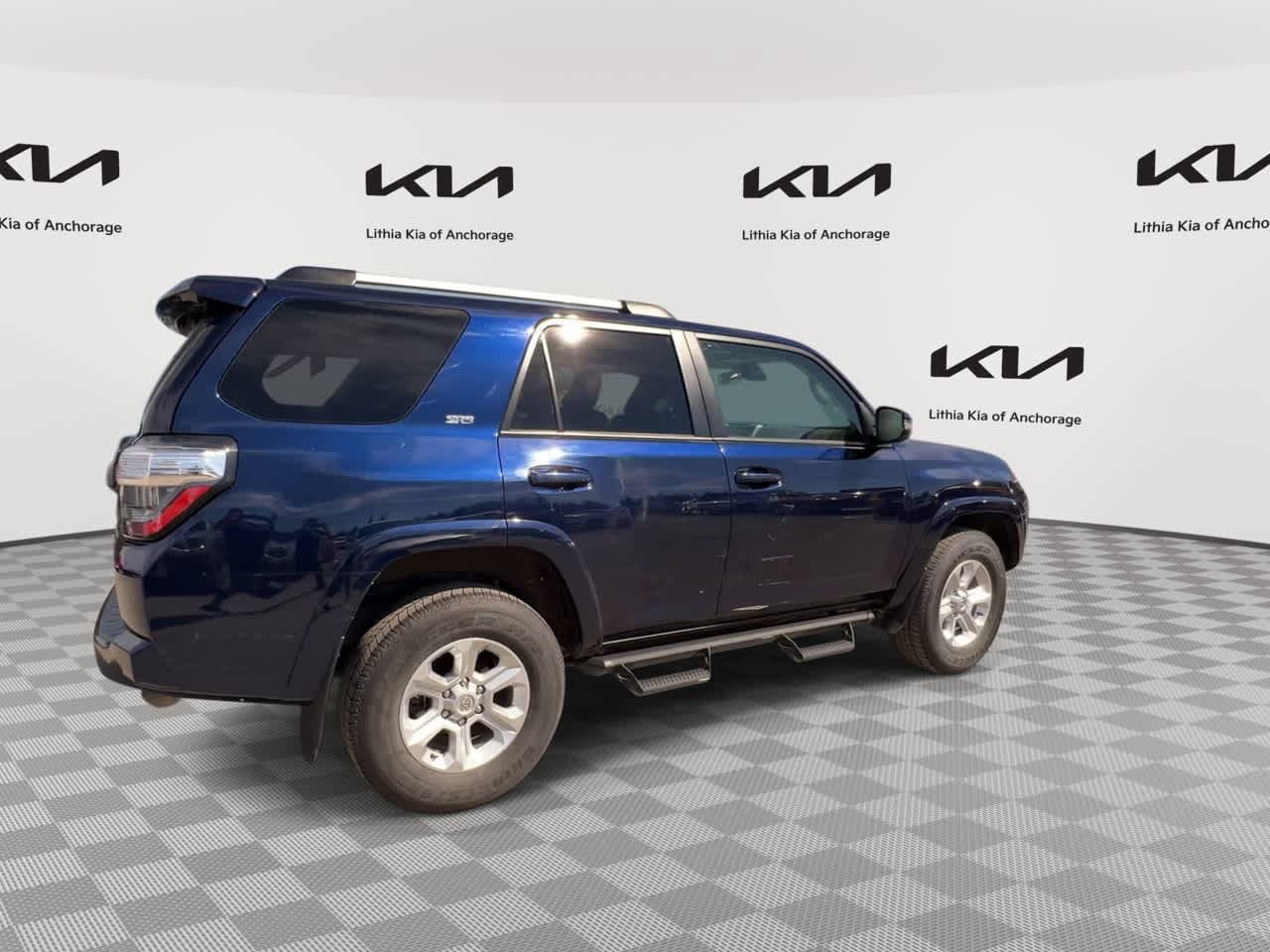 Used 2022 Toyota 4Runner SR5 Premium w/ Moonroof Package AWD/4WD image 9