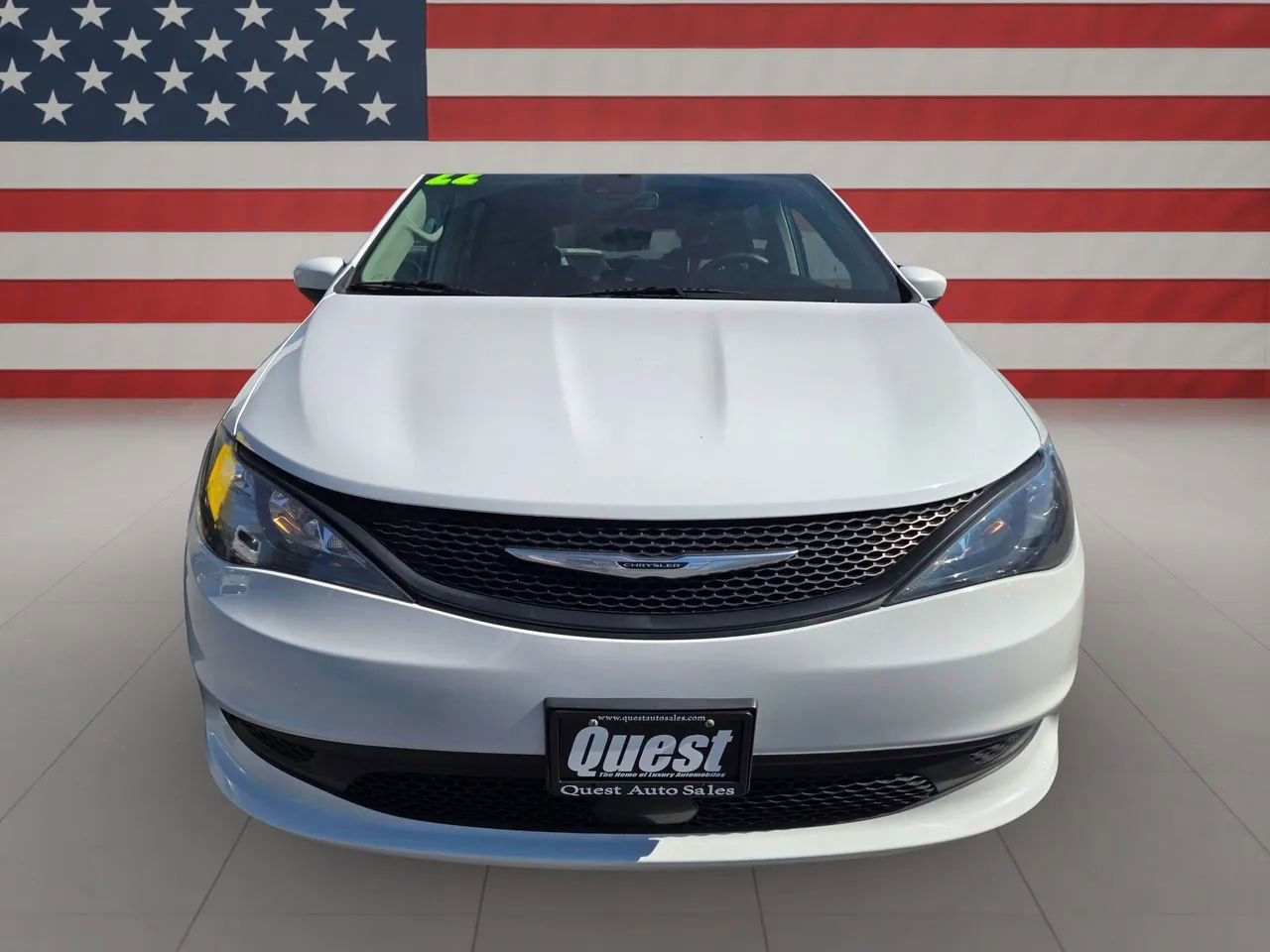 Used 2022 Chrysler Voyager LX image 16