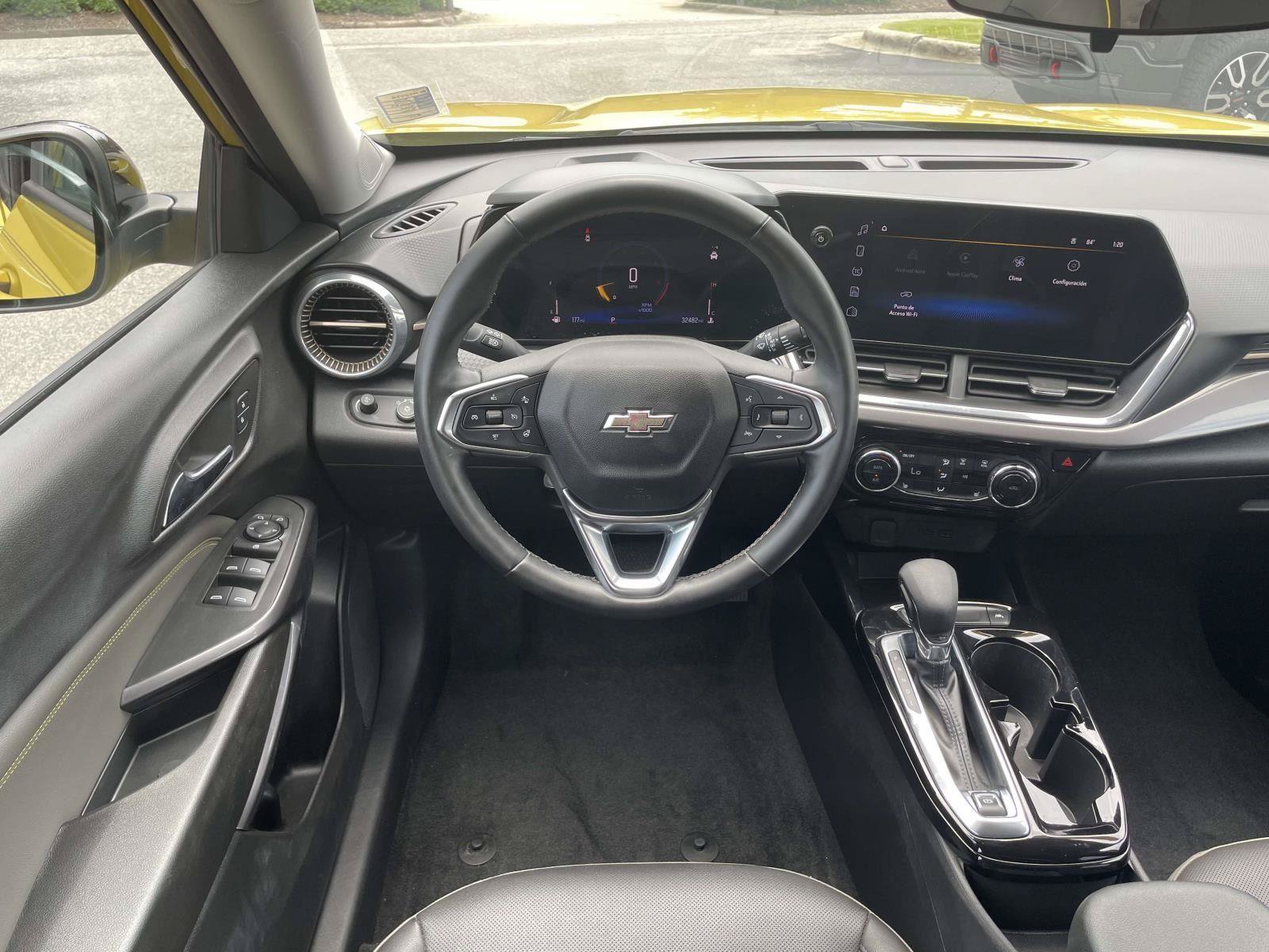 Used 2024 Chevrolet Trax ACTIV w/ Driver Confidence Package FWD image 2