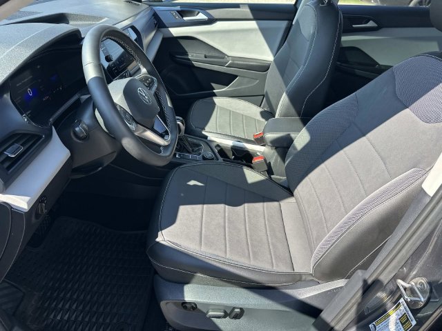 Used 2022 Volkswagen Taos SE w/ Panoramic Sunroof Package FWD image 22
