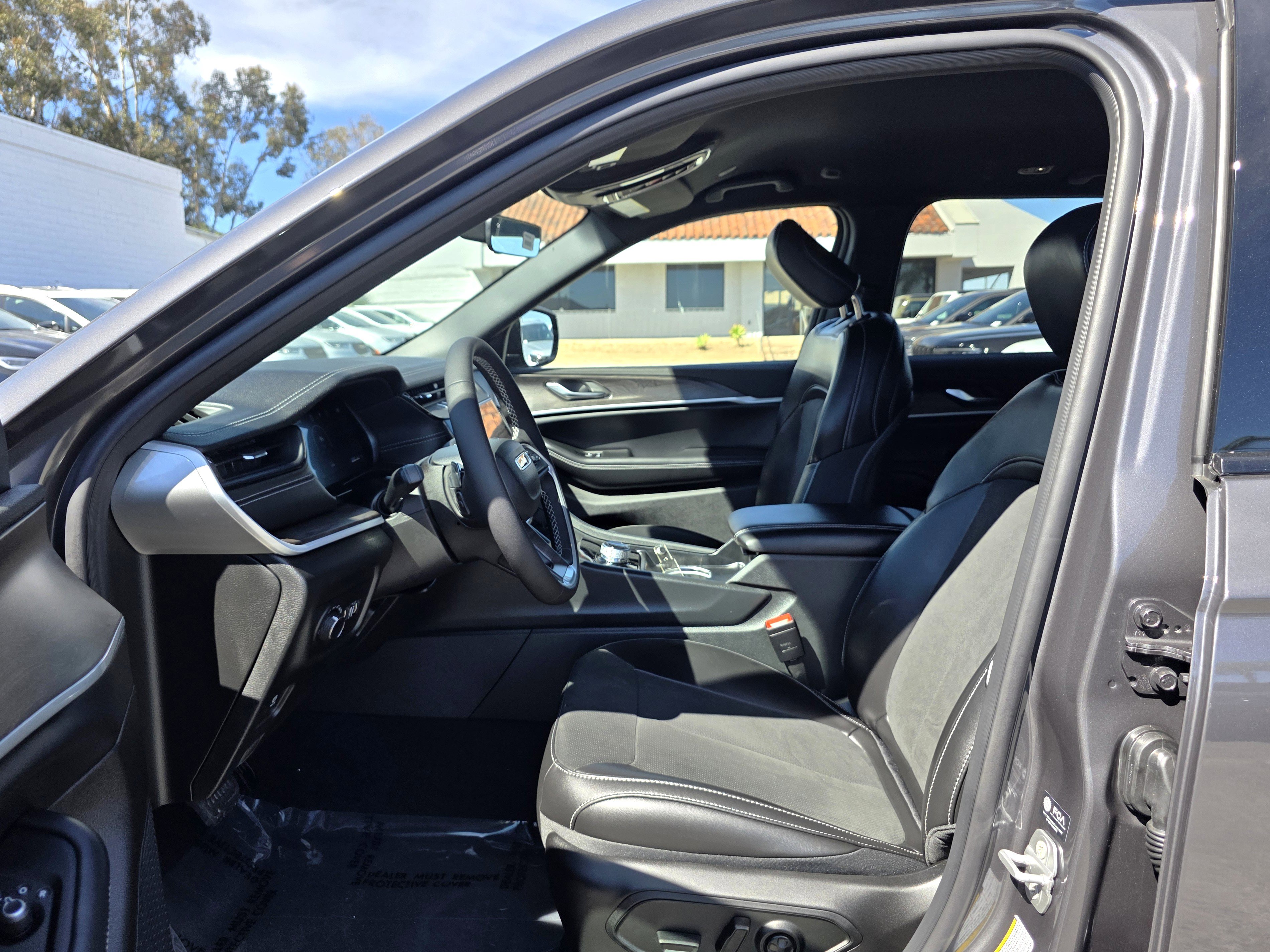 New 2026 Jeep Grand Cherokee Altitude image 5