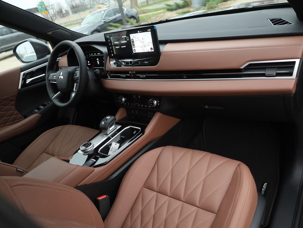 New 2025 Mitsubishi Outlander SEL image 16