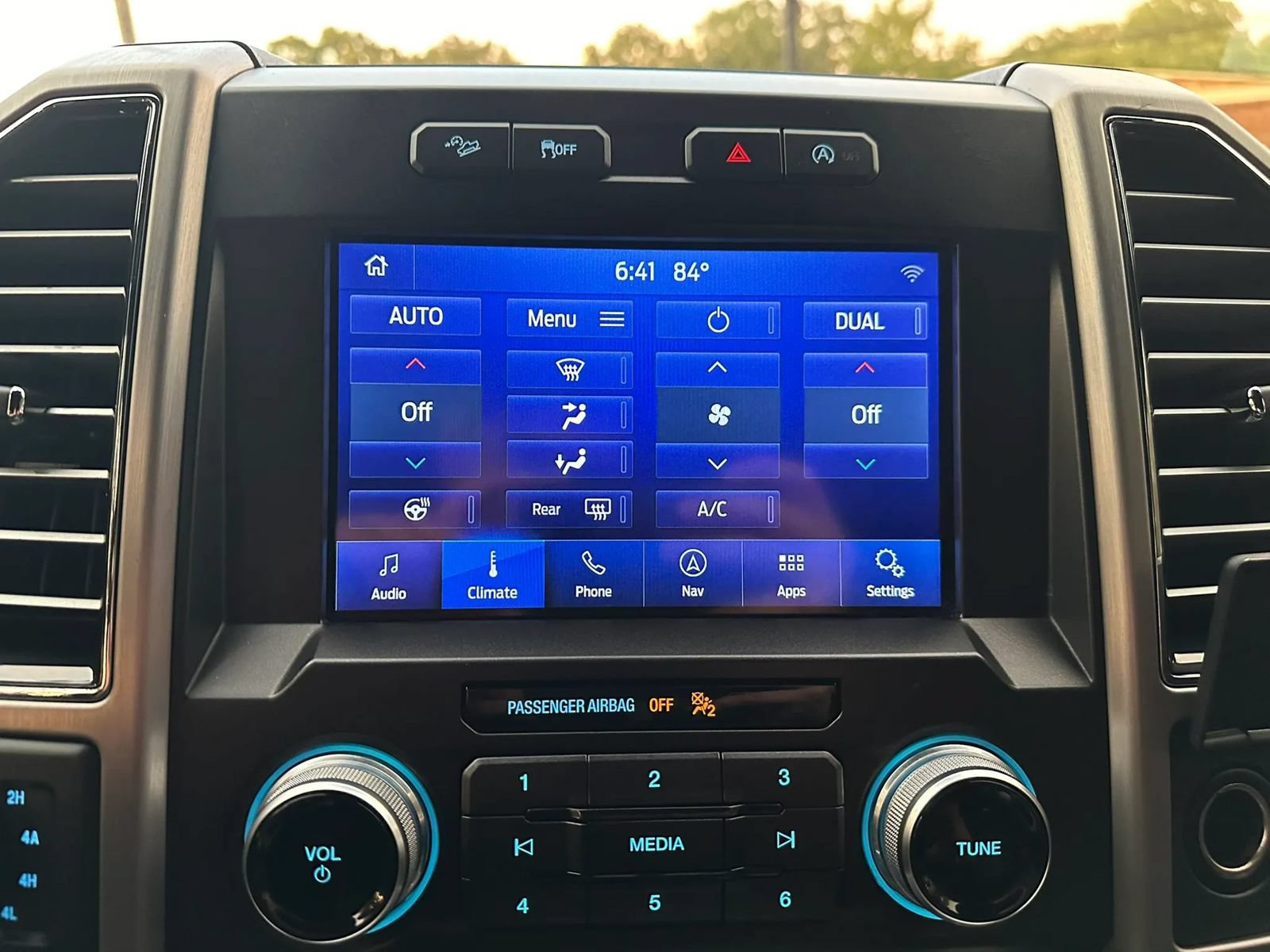 Used 2019 Ford F150 Platinum w/ Trailer Tow Package AWD/4WD image 30