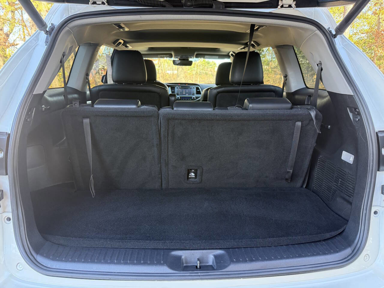 Used 2019 Toyota Highlander SE image 15