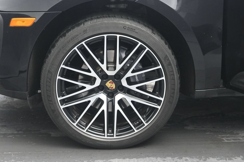 Used 2022 Porsche Macan AWD/4WD image 28