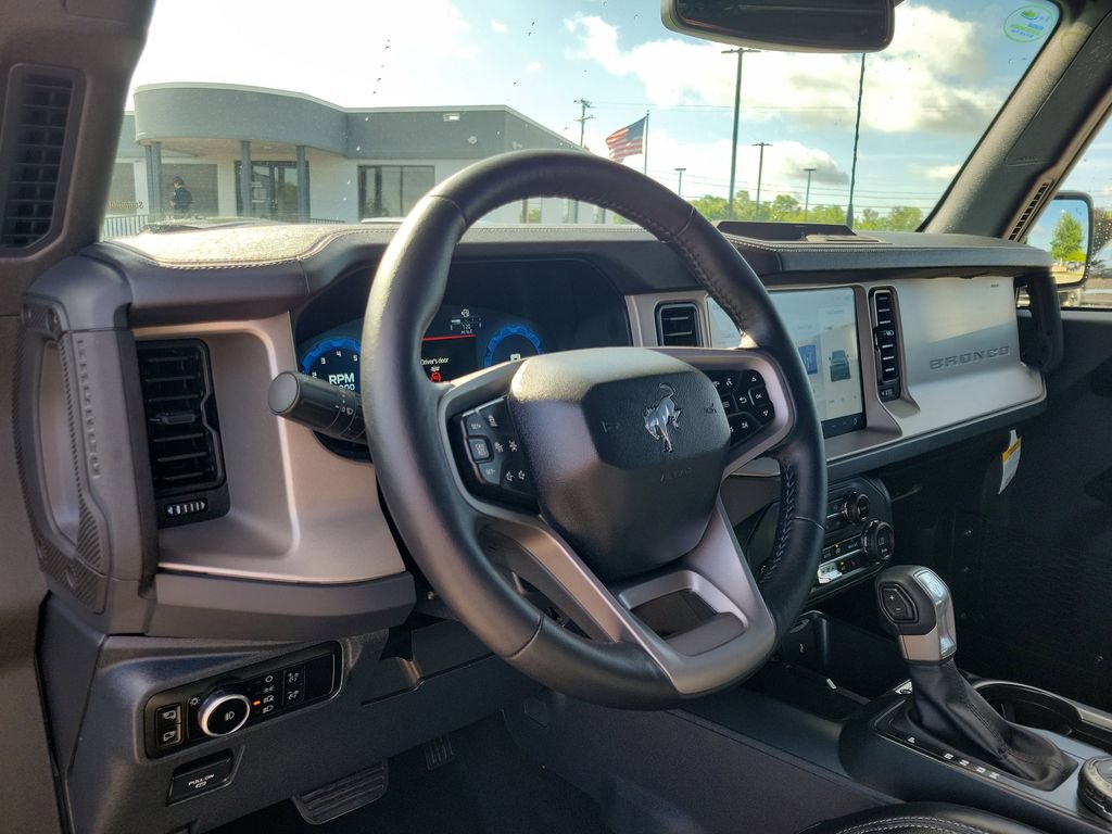 Used 2025 Ford Bronco Outer Banks AWD/4WD image 18