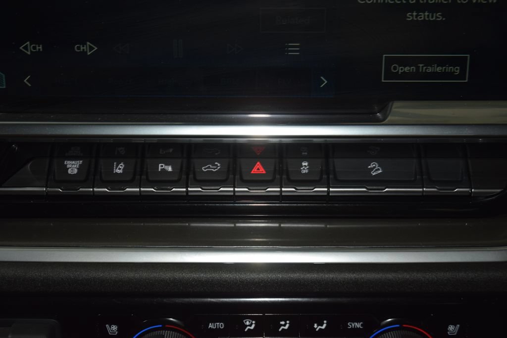 Used 2025 Chevrolet Silverado 2500 High Country w/ Technology Package AWD/4WD image 34