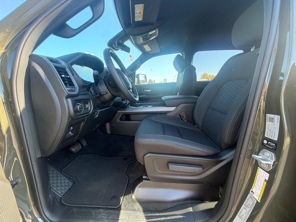 New 2027 RAM 1500 Express AWD/4WD image 17
