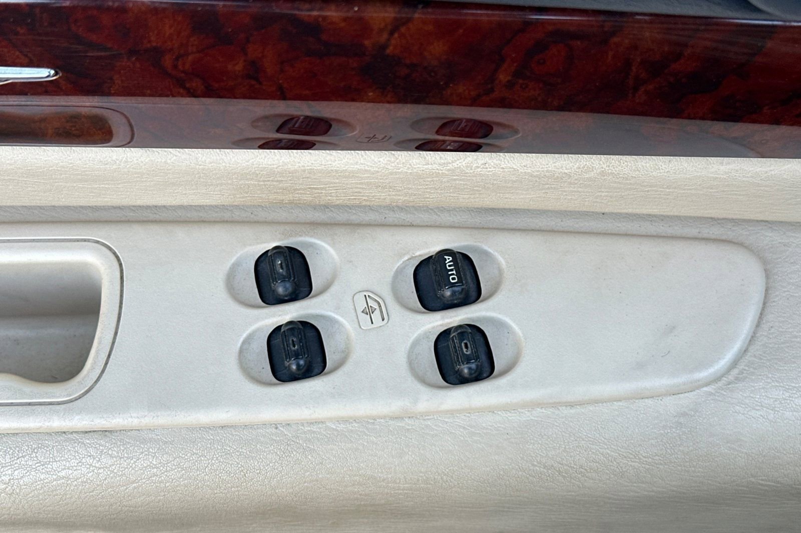 Used 2002 Chrysler Sebring Limited image 12